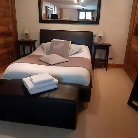 Chalet Standing Jacuzzi *