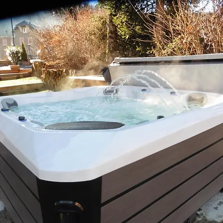 Standing Jacuzzi Chalet *