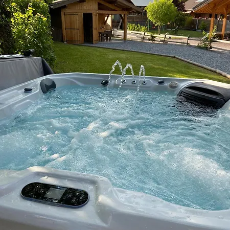 Standing Jacuzzi Chalet *