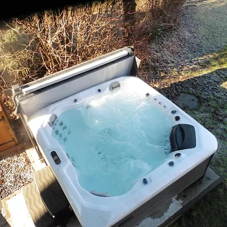Chalet Standing Jacuzzi